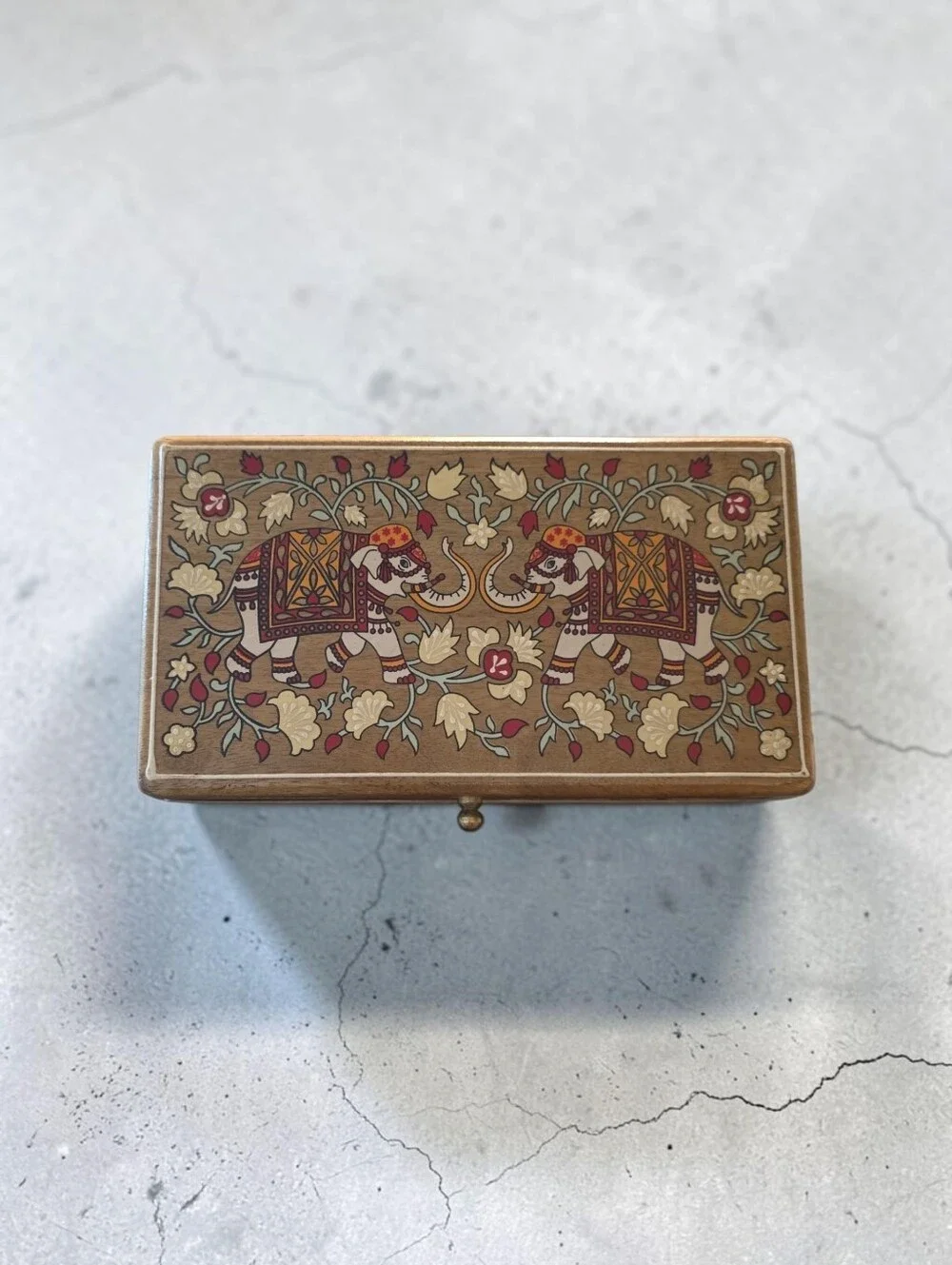 SASSIFIED BOUTIQUE NWT Hand-Painted Elephant Wooden Jewelry Box - Brown